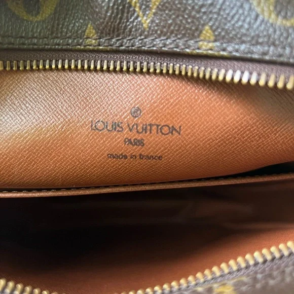 Louis Vuitton Danube MM Crossbody - Picture 11 of 15